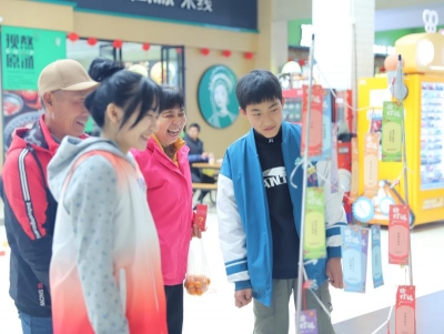 “原本只想停车休息，没想到闹了个元宵！”“蚁”路相伴，有心了…