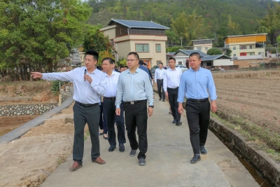 周小勇主持召开平远县全域土地综合整治工作现场推进会：以更高站位、更强决心、更大力度推进整治工作