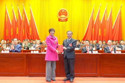 张小兰当选为梅县区人大常委会主任