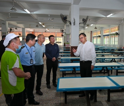 周小勇到平远中学检查校园食品安全工作：落实“四个最严”要求 全力守护师生“舌尖上的安全”