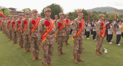 携笔从戎强国防 勇毅攀登创辉煌丨梅县区举行欢送入伍新兵大会暨国防教育进校园活动