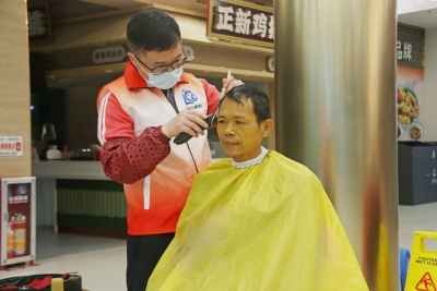 贴心！“金剪子”来到横陂服务区，为司乘人员解决“头等大事”，还有...