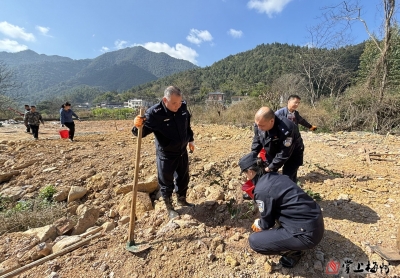 乡村添新绿 党员在行动！梅州市戒毒所机关第一党支部开展“千村增绿先锋行”主题党日活动