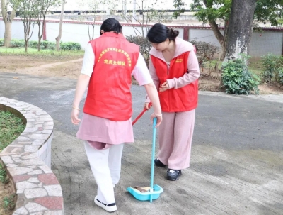 汕梅高速改扩建项目建设期联合党委开展学雷锋志愿服务活动