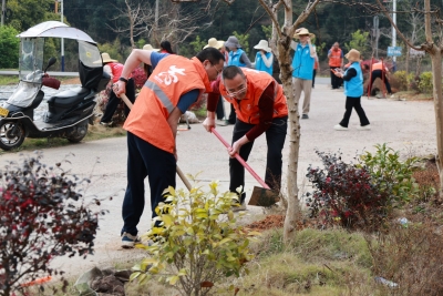中国电信平远分公司赴差干镇三达村开展“爱绿植绿护绿兴绿”主题党日志愿服务活动
