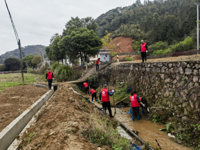 闻令而动清淤泥 携手筑牢防汛线！平远县民政和退役军人事务局在行动