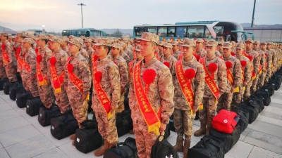 挥别家乡日出，我们向军营出发了