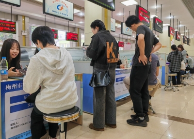 29家企业提供900多个岗位！2025年梅州市“民营企业服务月”现场招聘会举行