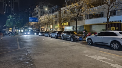 梅城江南康居四巷周边车辆乱停放！市民直呼出行不便