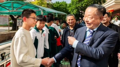 中国工程院院士廖万清回访母校梅州中学，激励青年学子投身强国建设！