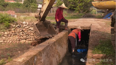 动起来！平远县东石镇凉庭村开展沟渠清理清淤