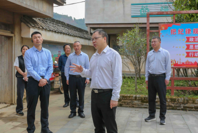 平远县委常委会到泗水镇调研并召开会议
