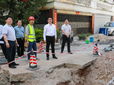 王锋率队调研城镇老旧小区改造工作：坚持以人民为中心 统筹推进城镇老旧小区改造