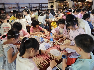 沉浸式感受非遗魅力！梅州日报小记者体验蕉岭竹编制作技艺