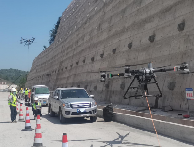 深山“搬运工”来了！汕梅高速改扩建项目启用工业无人机运输