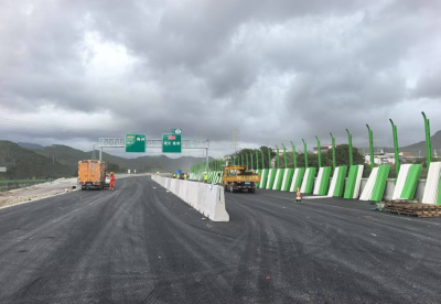 汕梅高速径义互通完成交通导改