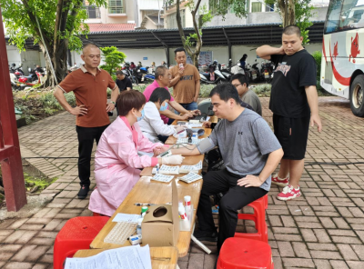 “撸起袖子”传递爱！梅江区西郊街道开展2025年度无偿献血活动