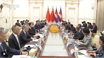 习近平会见柬埔寨人民党主席、参议院主席洪森