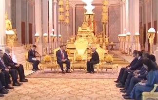 习近平会见柬埔寨国王西哈莫尼