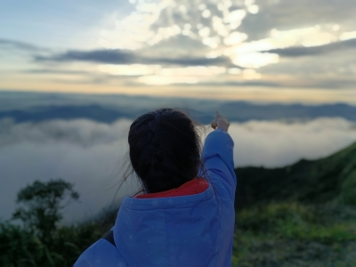 梅江区人民小学何倩莹丨夜爬铜鼓峰