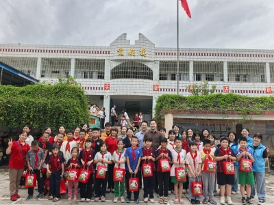 小手牵大手 一起过六一！梅县区程江镇社工站开展儿童节公益活动