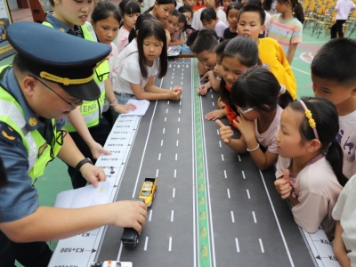 安全知识“玩”中学！揭博高速路政“趣味课堂”走进五华校园