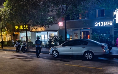 周边车辆乱停放现象得到整治 梅城江南康居四巷道路恢复畅通