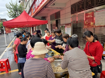 艾系端午，情聚民心！梅县区桃尧镇举办端午节包粽子活动