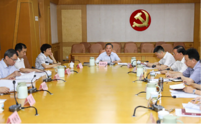 梅县区委领导班子深入贯彻中央八项规定精神学习教育读书班暨区委理论学习中心组学习会举行