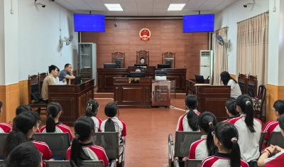 青春与法治的“双向奔赴”！五华法院开展“法庭开放日”活动