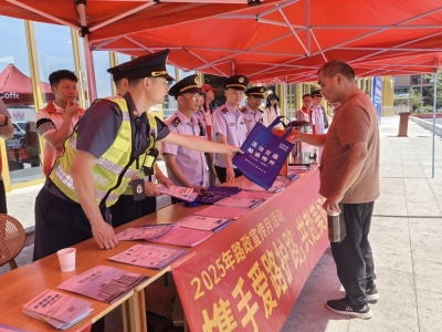 打好“组合拳”、织密“安全网”！路政宣传月，他们一直在“路”上...