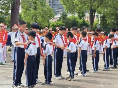 兴宁市开展2025年少先队新队员入队仪式示范活动