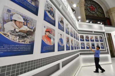 追光的你｜总书记赞扬他们是“顶梁柱”