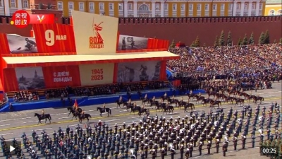 独家视频丨习近平同普京在主观礼台出席红场阅兵式