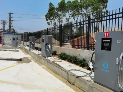 丰顺这个超充站正式开放运营，能同时为36辆重卡新能源汽车充电！