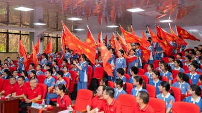 满屏青春！必胜！东山中学2025届高考动员大会现场超燃