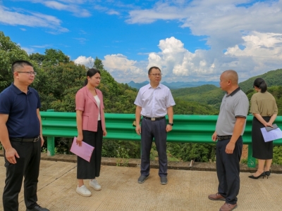 周小勇到八尺镇调研“百千万工程”、防汛防台风等工作，并开展“围屋家访”活动