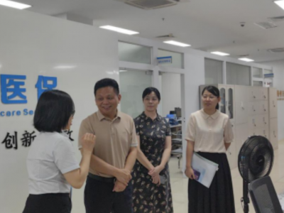 强化医保便民服务 筑牢基金安全防线！吴志洲到医保窗口调研经办服务工作