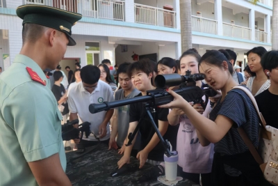 点燃从军热情！梅州军分区组织260余名学子走进军营~