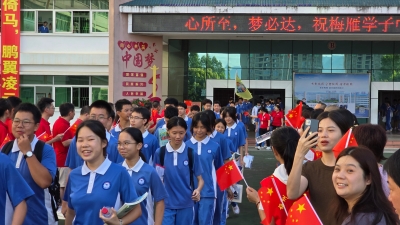 中考开考！6.3万名初二级考生、6.5万名初三级考生走进考场