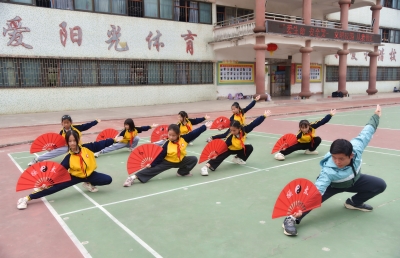 丰顺县各小学组织学生进行阳光花样操演练：阳光花样操 活力满校园