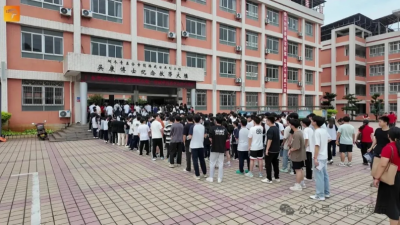 平远县1202名考生奔赴考场执笔逐梦