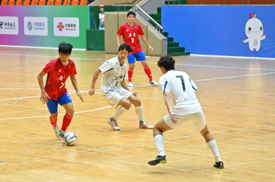 十五运会群众比赛足球项目五人制男子甲组第一轮排位赛结束，粤港球队晋级会师半决赛