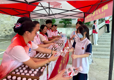 “蚁”不容辞！兴华高速小蚂蚁志愿队“考”前护航