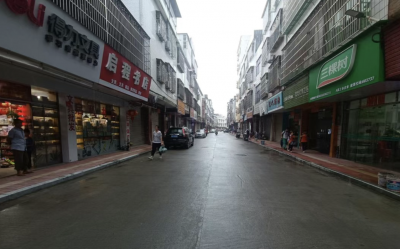 五华县龙村镇“脚下功夫”见真章，街砖改造绘就宜居新画卷