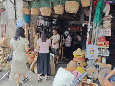 搞卫生、清垃圾、清积水！梅江区西郊街道织密织牢基孔肯雅热疫情“防护网”