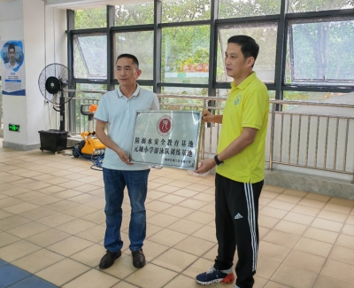 泳往直前展风采 防溺安全记心间！梅州市游泳协会与梅州市梅江区元城小学联合举办主题活动