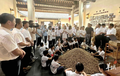 “明师讲堂”在梅州蕉岭开讲：追寻数学之美，陶冶人文精神