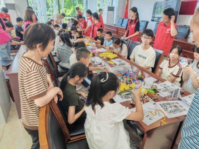 兴宁市福兴街道社工站携手“小小创变家”，用行动播撒环保种子