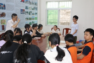 深情倾注农村下一代！万自明，点亮乡村孩子的梦想
